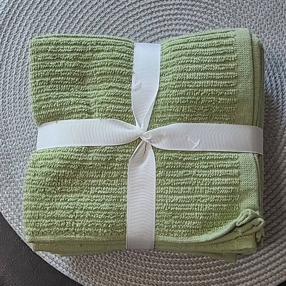 Madison Studio Ribbed Twist Washcloths